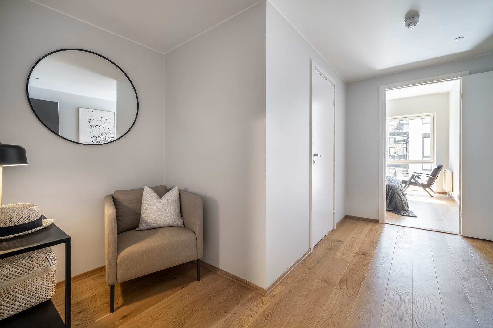 Entré | Velkommen inn. En varm velkomst til ditt nye hjem. Allerede i det du tråkker over dørstokken vil du merke at det er et sted du vil trives. Galleribilde