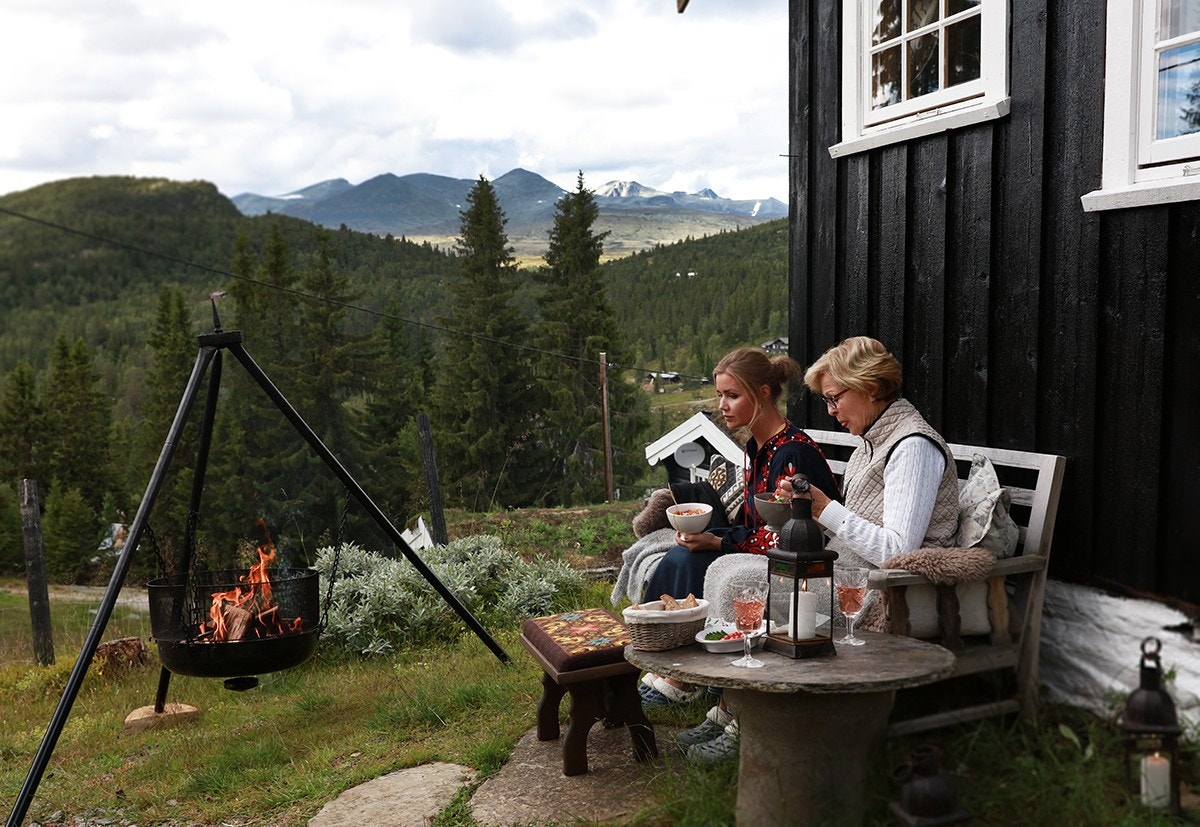 Her kan man nyte utsikten mens man finner fjellroen. Galleribilde