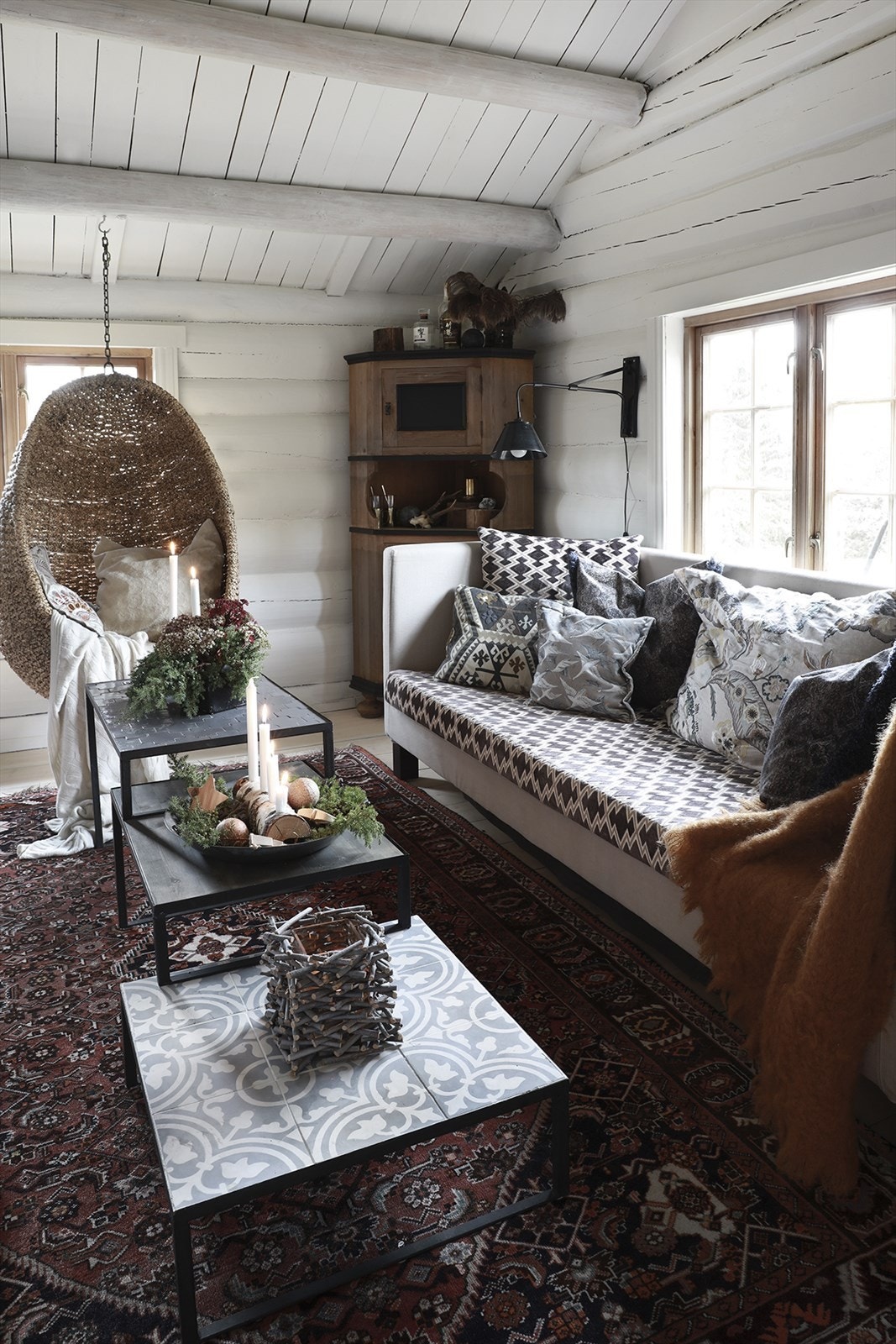 Det er god plass til sofa med bord. Galleribilde
