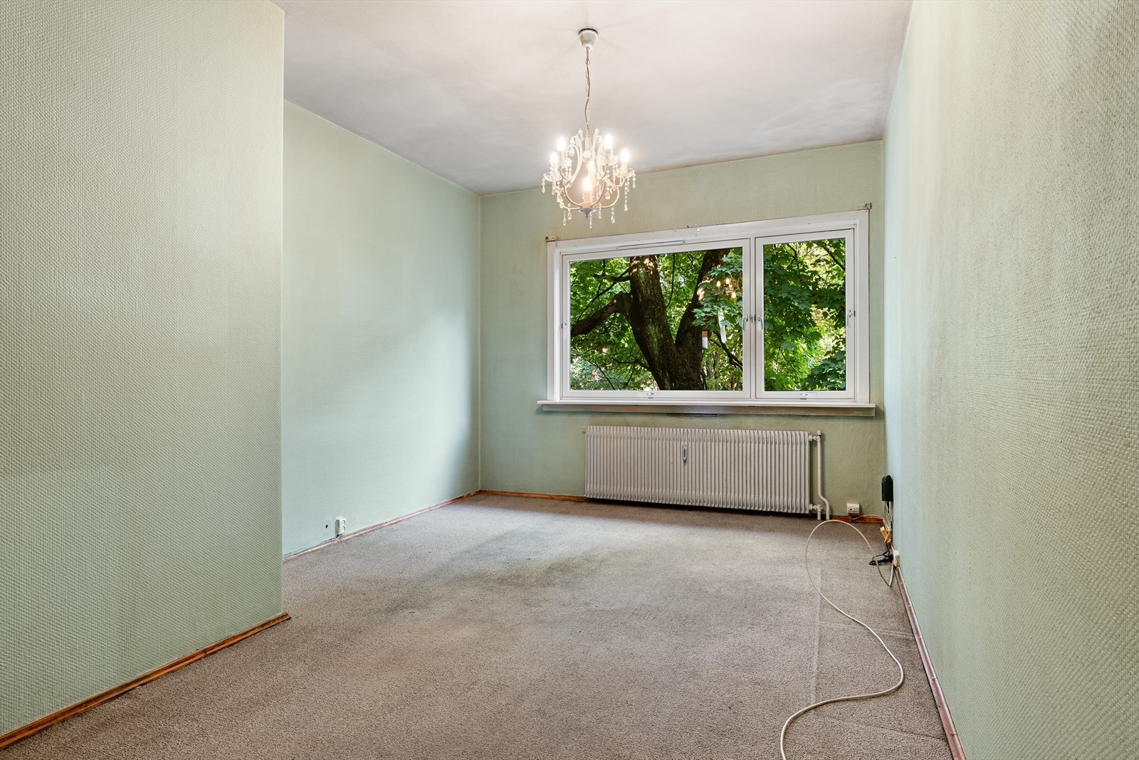 Boligen ligger i byggets 2. etasje og vender mot rolig bakgård på ene siden og Sandakerveien på den andre siden. Galleribilde