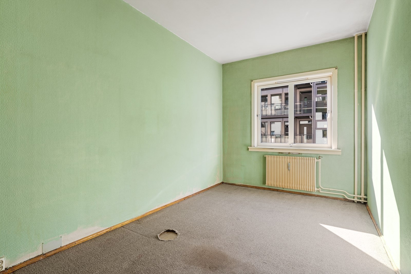 Leiligheten har gjennomgående eldre standard og byr på flere muligheter. Galleribilde