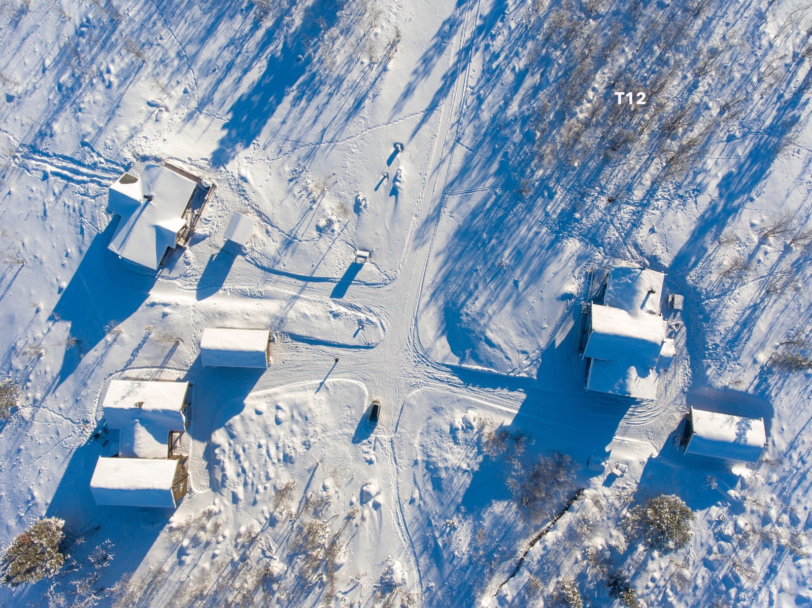 Tomtene kan bebygges med inntil 200 m2 fordelt på 3 bygninger Galleribilde
