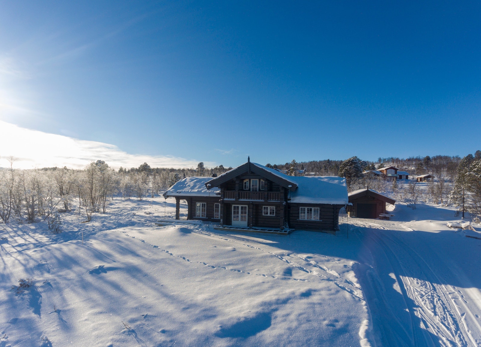 Tomtene kan bebygges med inntil 200 m2 fordelt på 3 bygninger Galleribilde