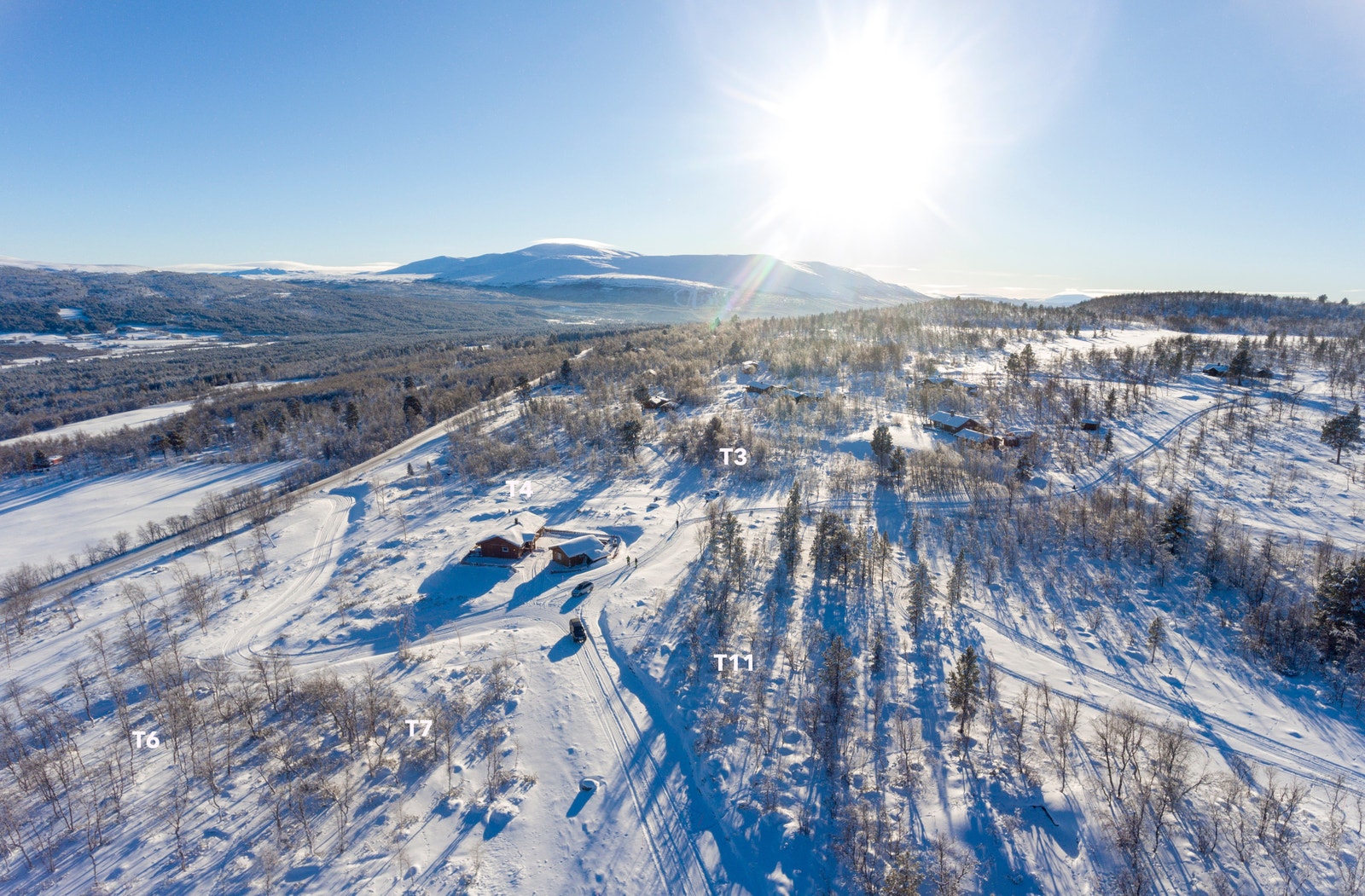 Tomtene kan bebygges med inntil 200 m2 fordelt på 3 bygninger Galleribilde