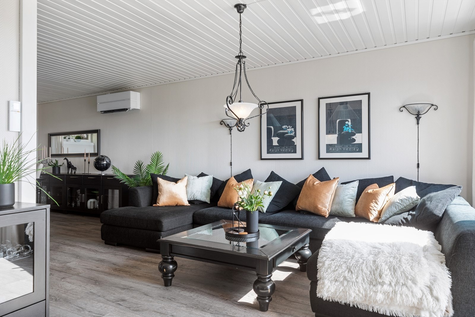 God plass til sofaavdeling Galleribilde