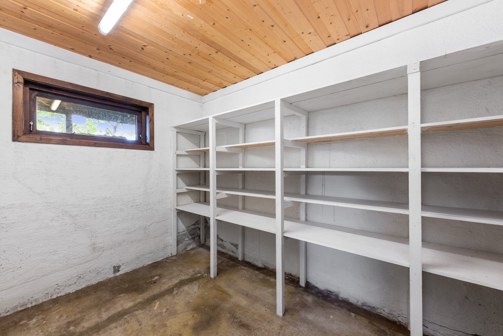 Enda flere hylleplasser. Galleribilde