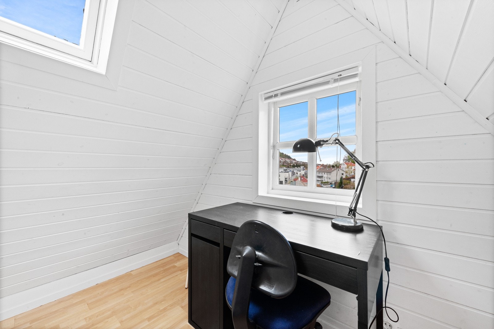 Soverom i loftsetasje Galleribilde