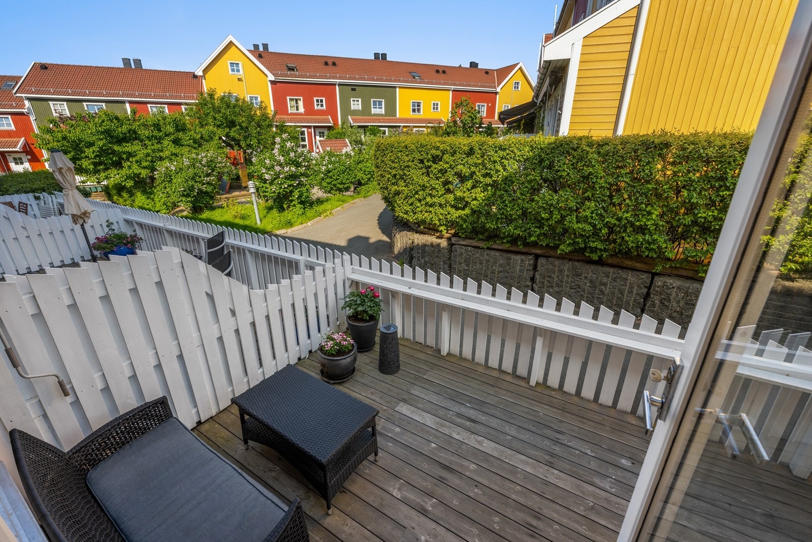 Området har en særegen 'landsbyfølelse', og er preget av verneverdige gårder og sjarmerende trehusbebyggelse, trange smale gater og hyggelige parkanlegg. Galleribilde