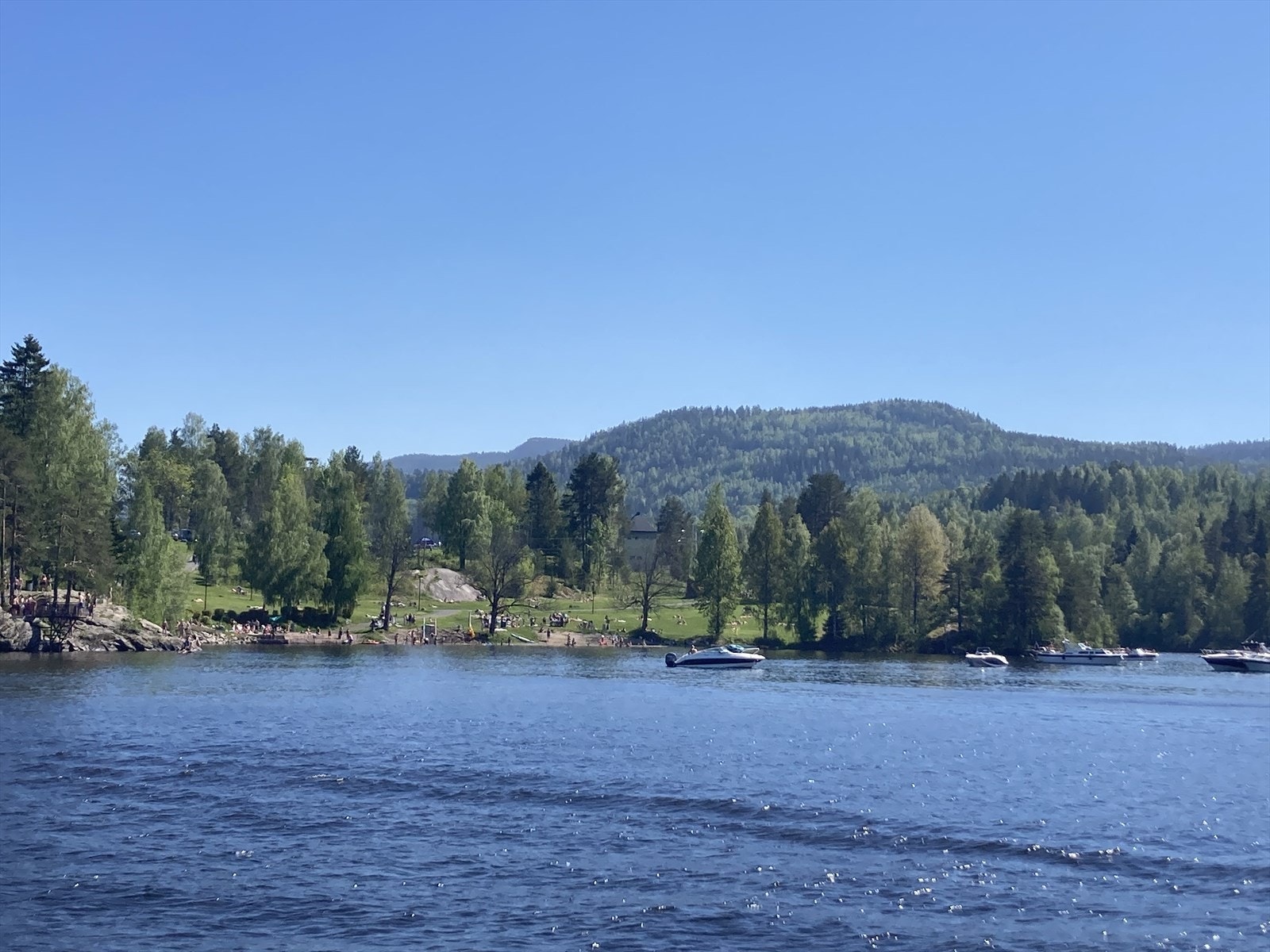 Flere fine bademuligheter både i Eikern og på Fiskumvannet Galleribilde