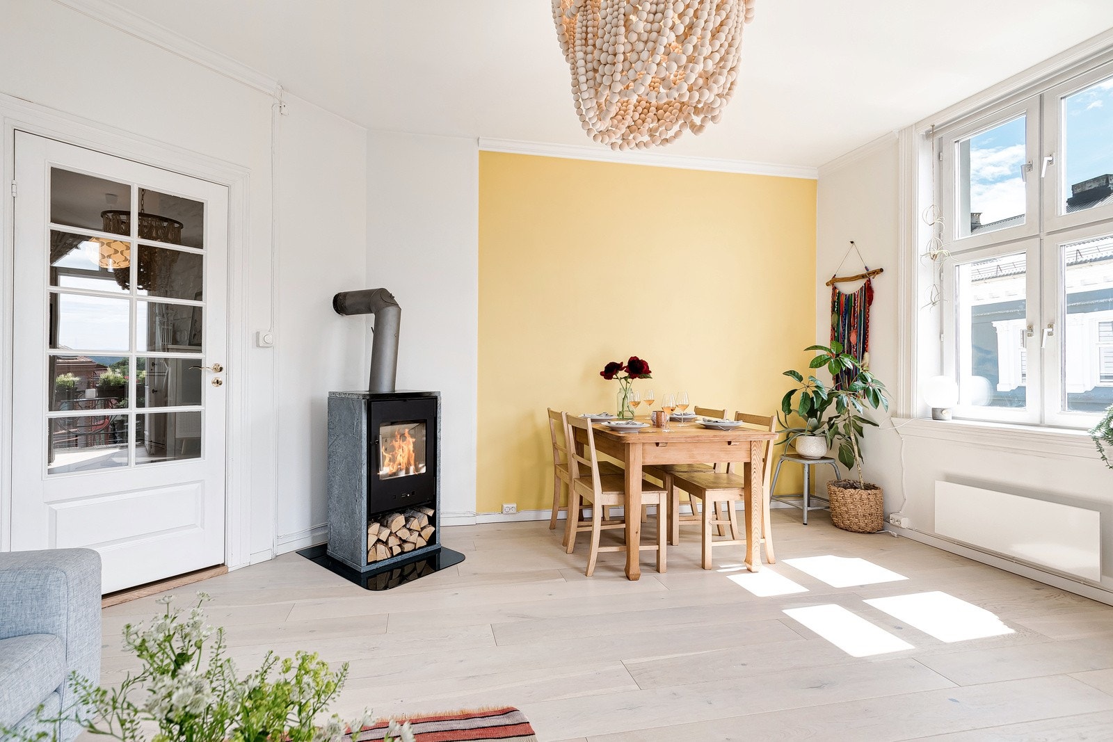 Spisebordet finner sin naturlige plassering i rommet Galleribilde