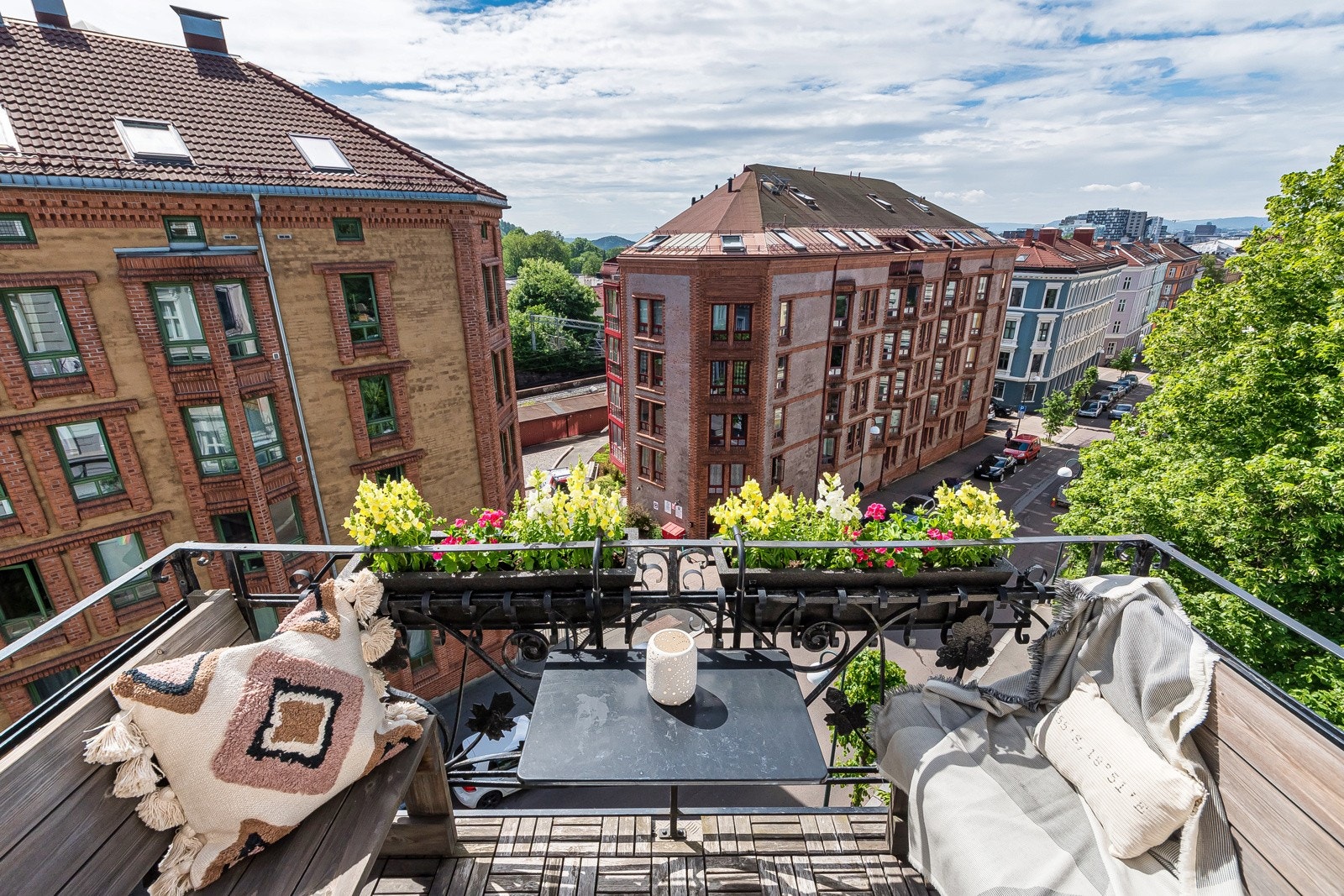 Sydvestvendt balkong med sol hele dagen og fantastisk utsikt Galleribilde