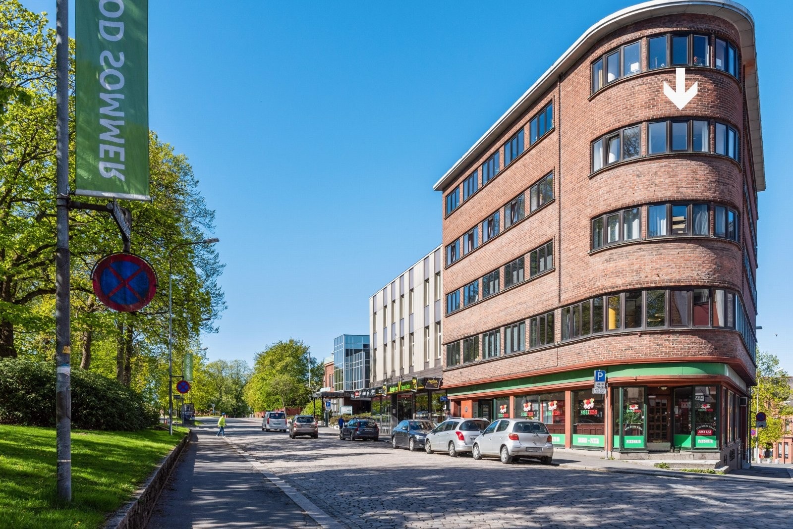 Velkommen til en stilfull og lys leilighet i sentrum. Galleribilde