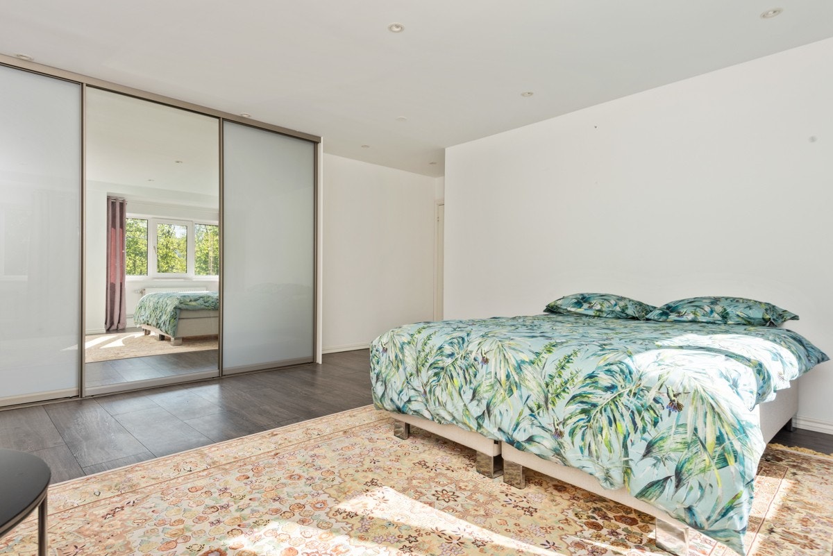 Denne innholdsrike leiligheten har hele 5 soverom. Galleribilde