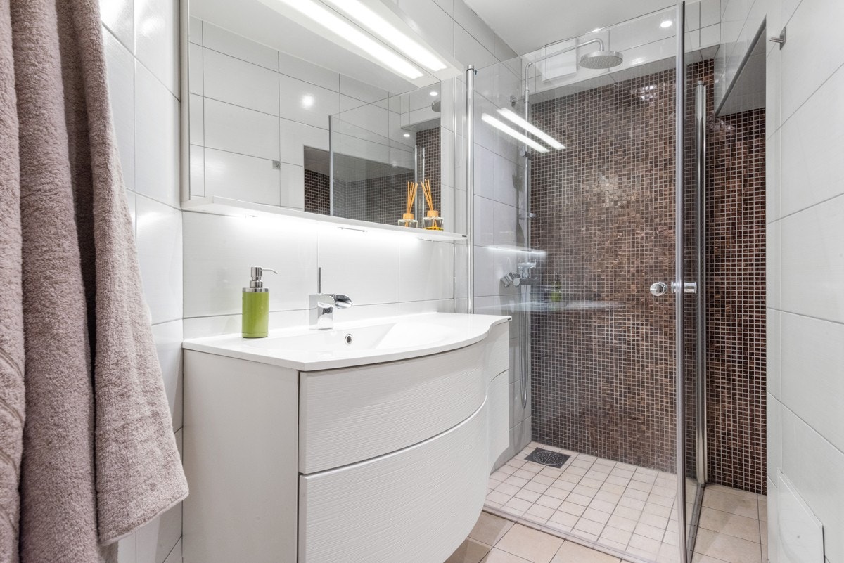 Begge badene og toalettrommet er fra 2016. Galleribilde