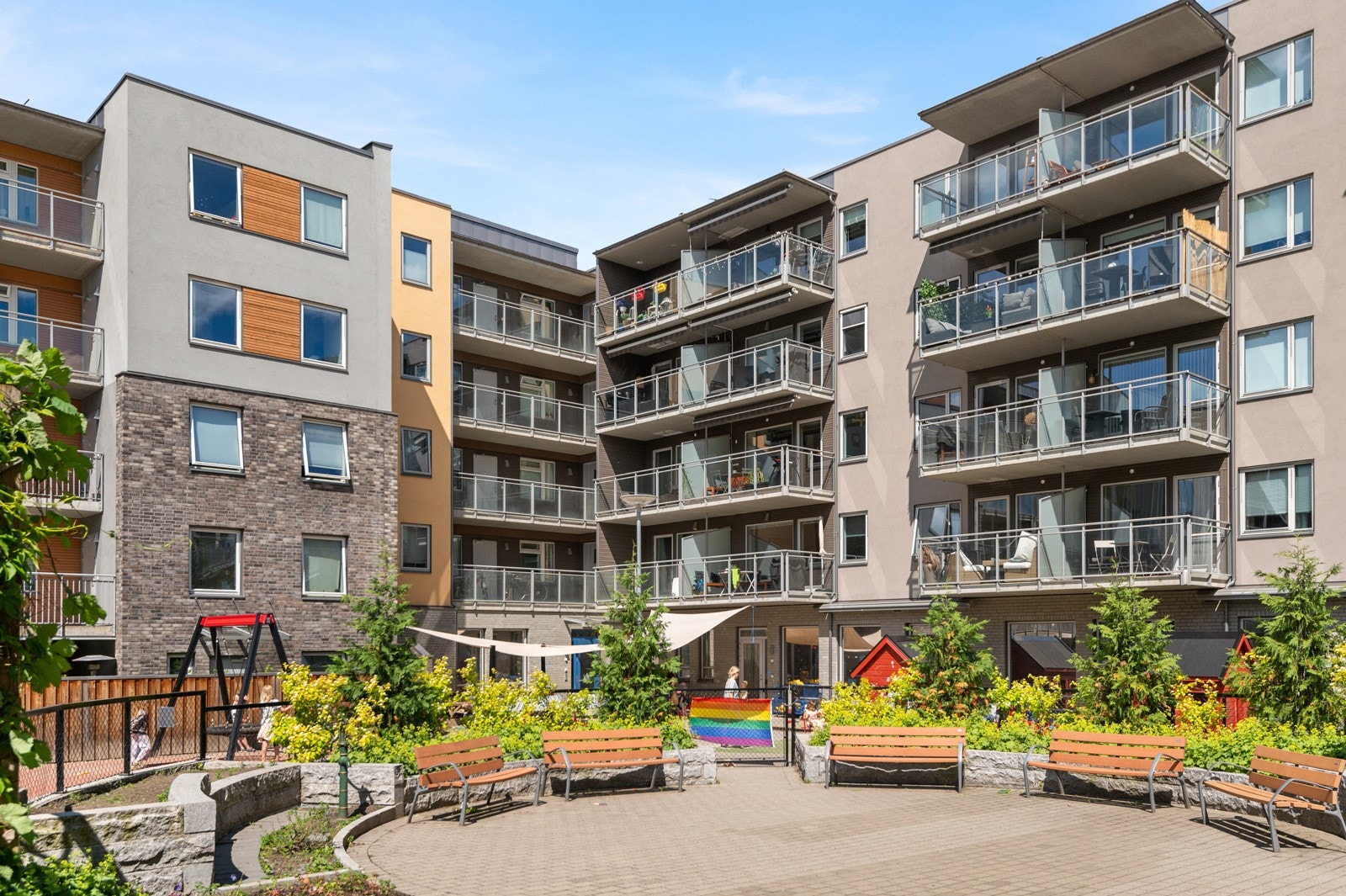 - Fasade sett fra indre gårdsrom - Galleribilde