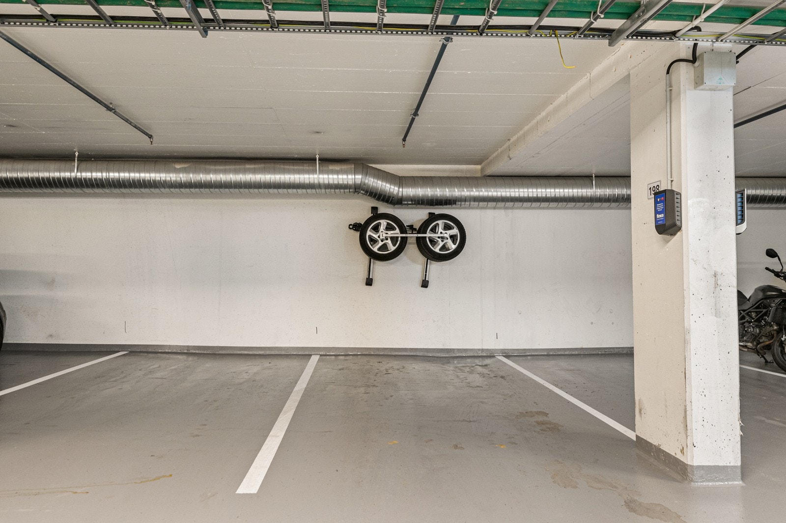 - Medfølger garasjeplass i oppvarmet garasjeanlegg med heisadkomst - Galleribilde