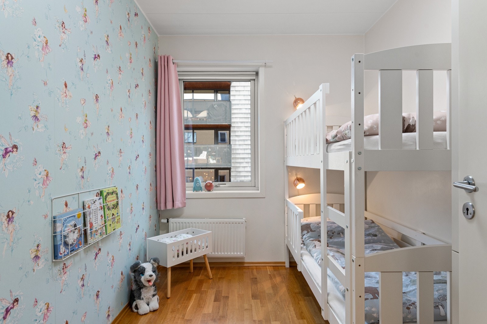 - Soverom 2 passer utmerket til barnerom, kontor eller gjesterom - Galleribilde