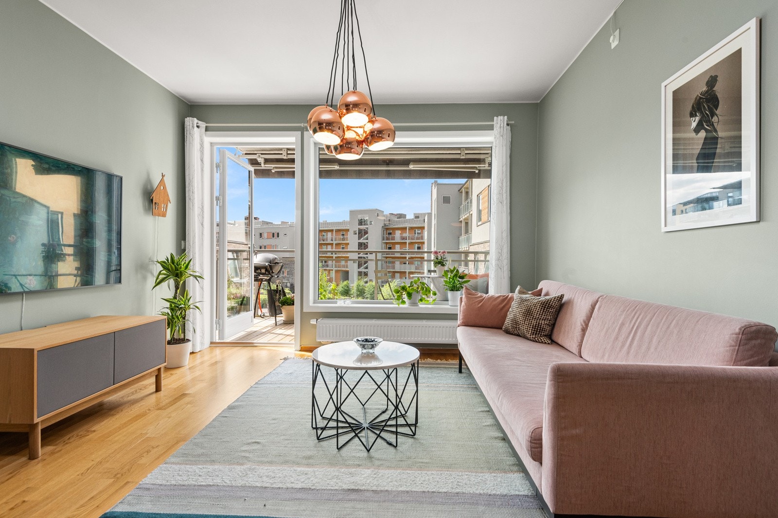 - Lave felleskostnader på kun kr. 3.229,- pr. mnd og ingen fellesgjeld - Galleribilde