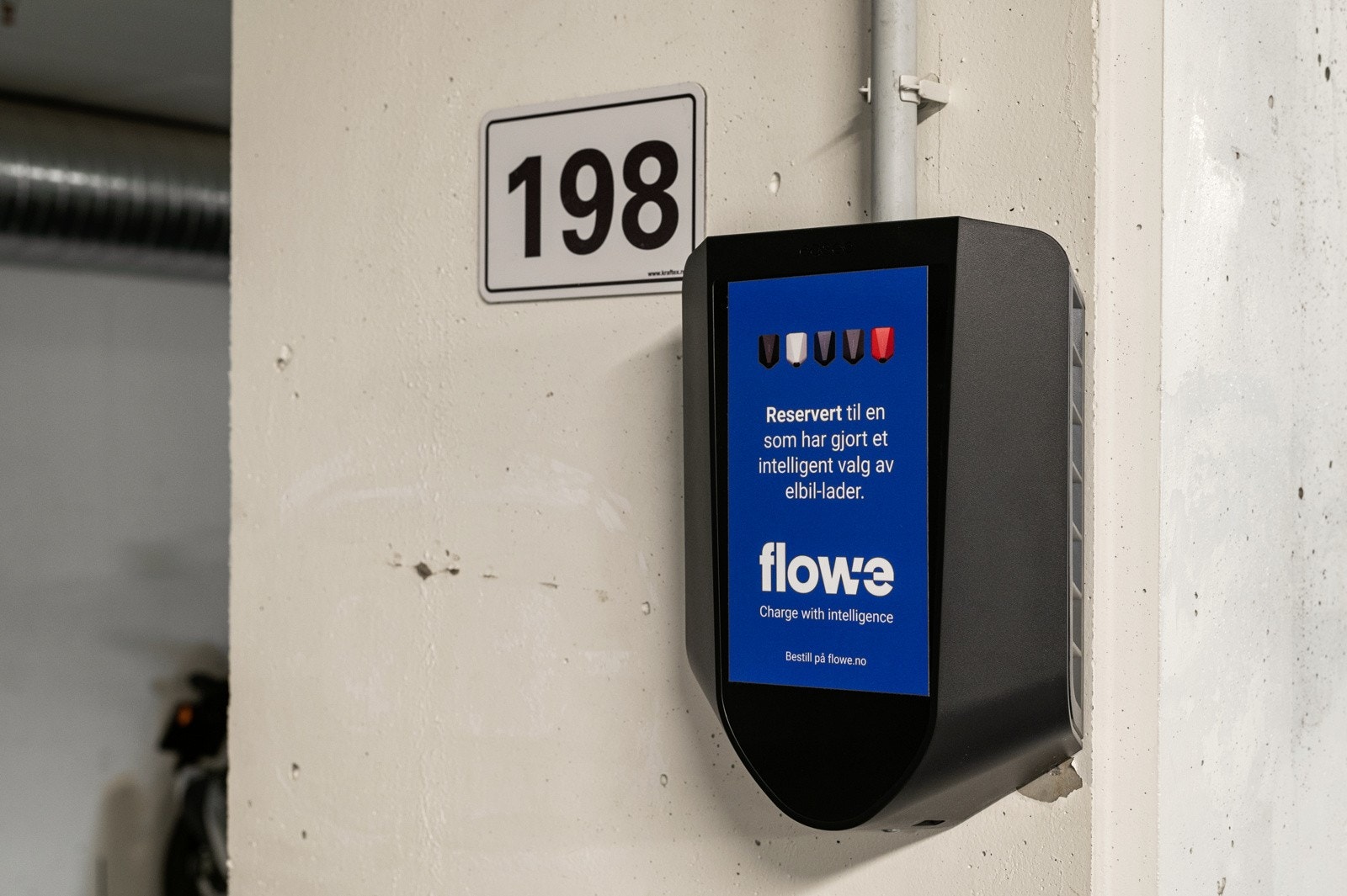 - Det er montert bakplate med installasjon til el.bil-lader slik at kjøper kun må kjøpe og montere ladeboks - Galleribilde