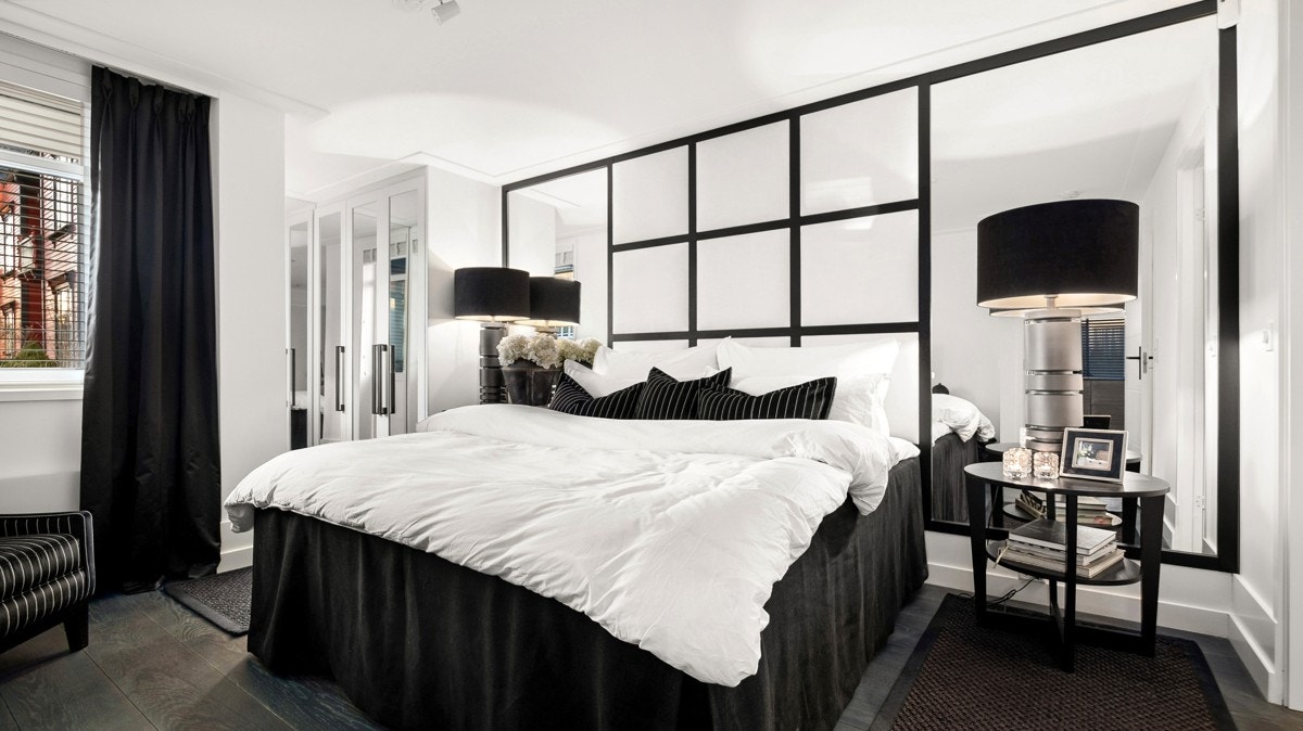 Leiligheten har to gode soverom som oppleves som rolige og svale, med dekorative fargevalg som harmonerer godt med det gjennomførte interiøret Galleribilde