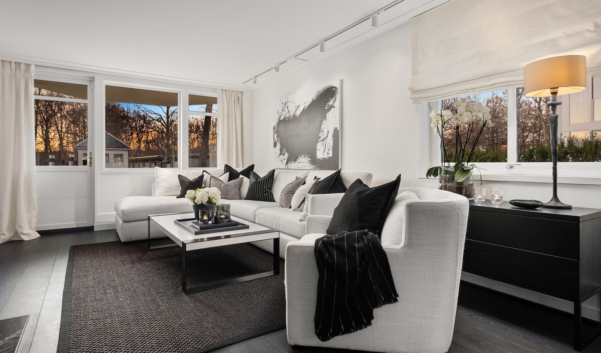 Smarte løsninger, stramme linjer, dekorativt fargebruk og påkostede detaljer er gjennomgående i hele boligen Galleribilde