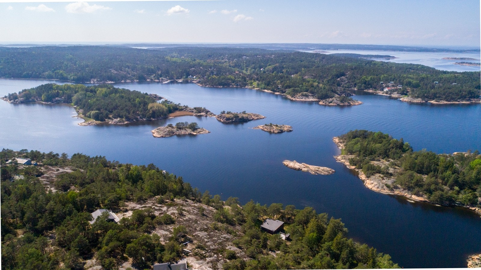 Kirkøy og Urdahl i bakgrunn Galleribilde