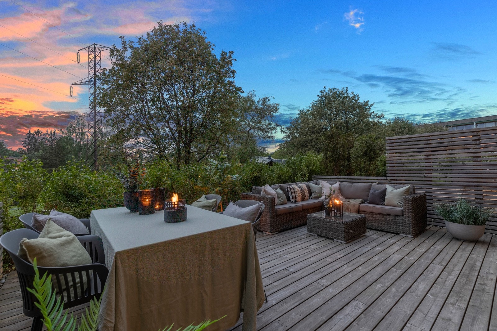 I sommerhalvåret er terrassen en herlig forlengelse av stuen. Galleribilde