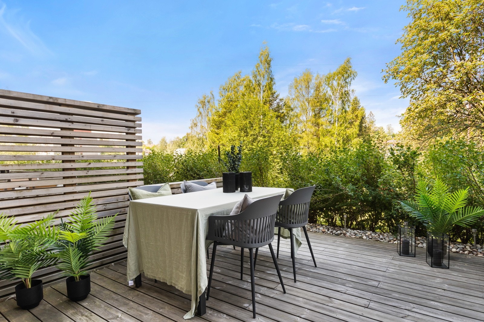 Oppsatte vegger for å skape en lukket "privat" følelse Galleribilde