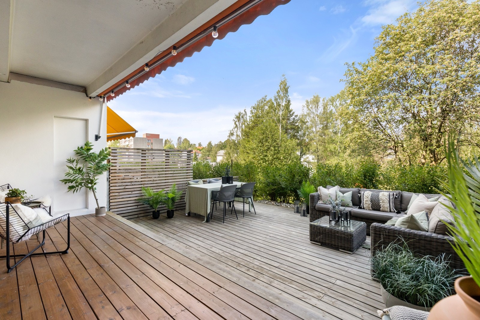 Terrassen har dels overbygg. Galleribilde