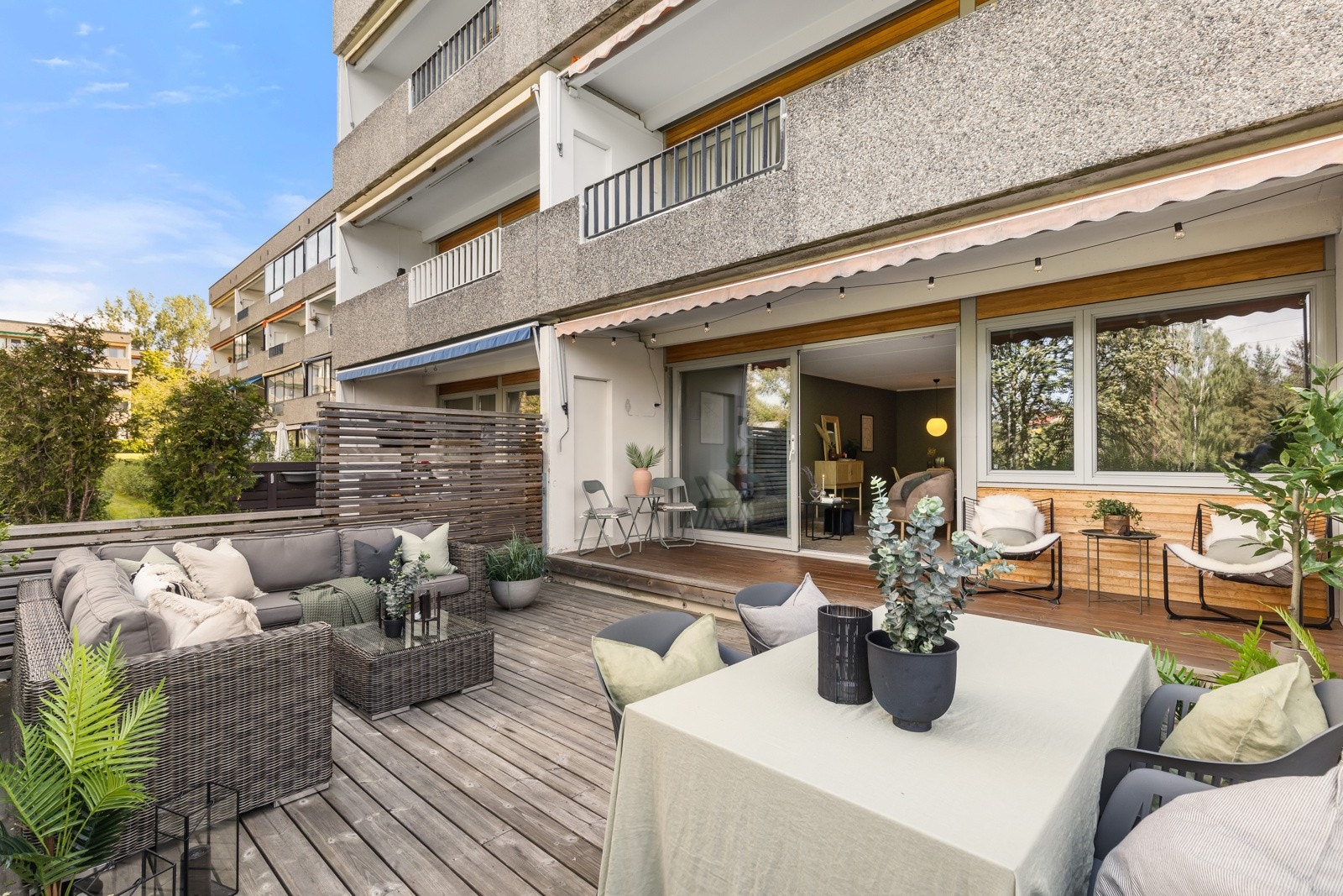 Den gode størrelsen på terrassen åpner opp for ulike møbleringsmuligheter. Galleribilde