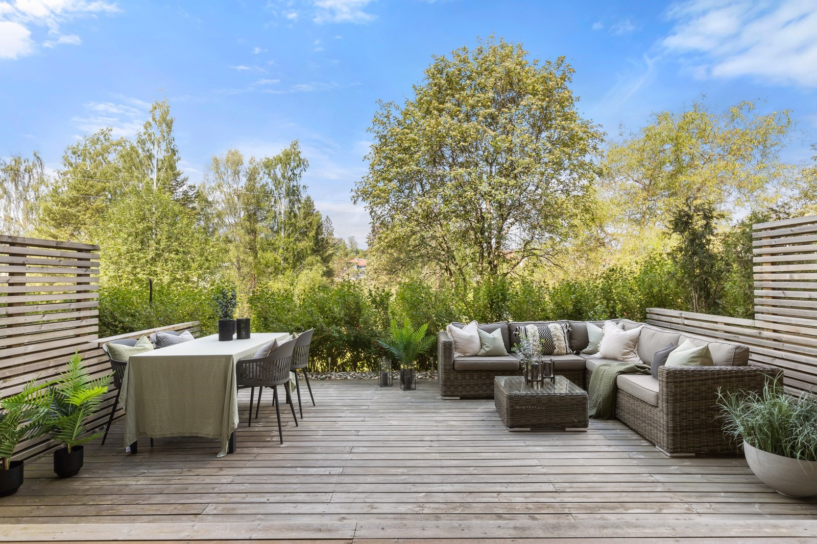 Terrasse på 35kvm. Perfekt for å samle familie og venner! Galleribilde