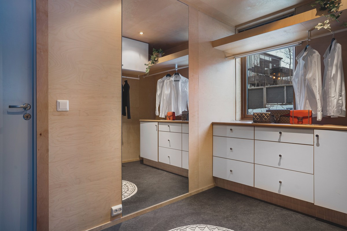 Walk-in closet