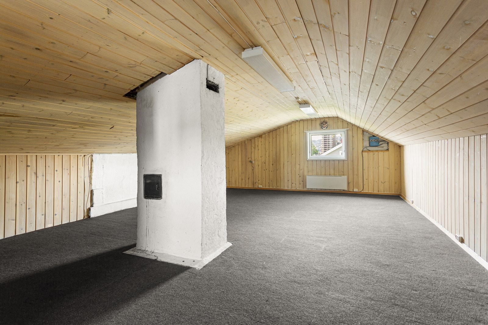 Her er boligens loft. Loftet kan brukes til lagring. Galleribilde