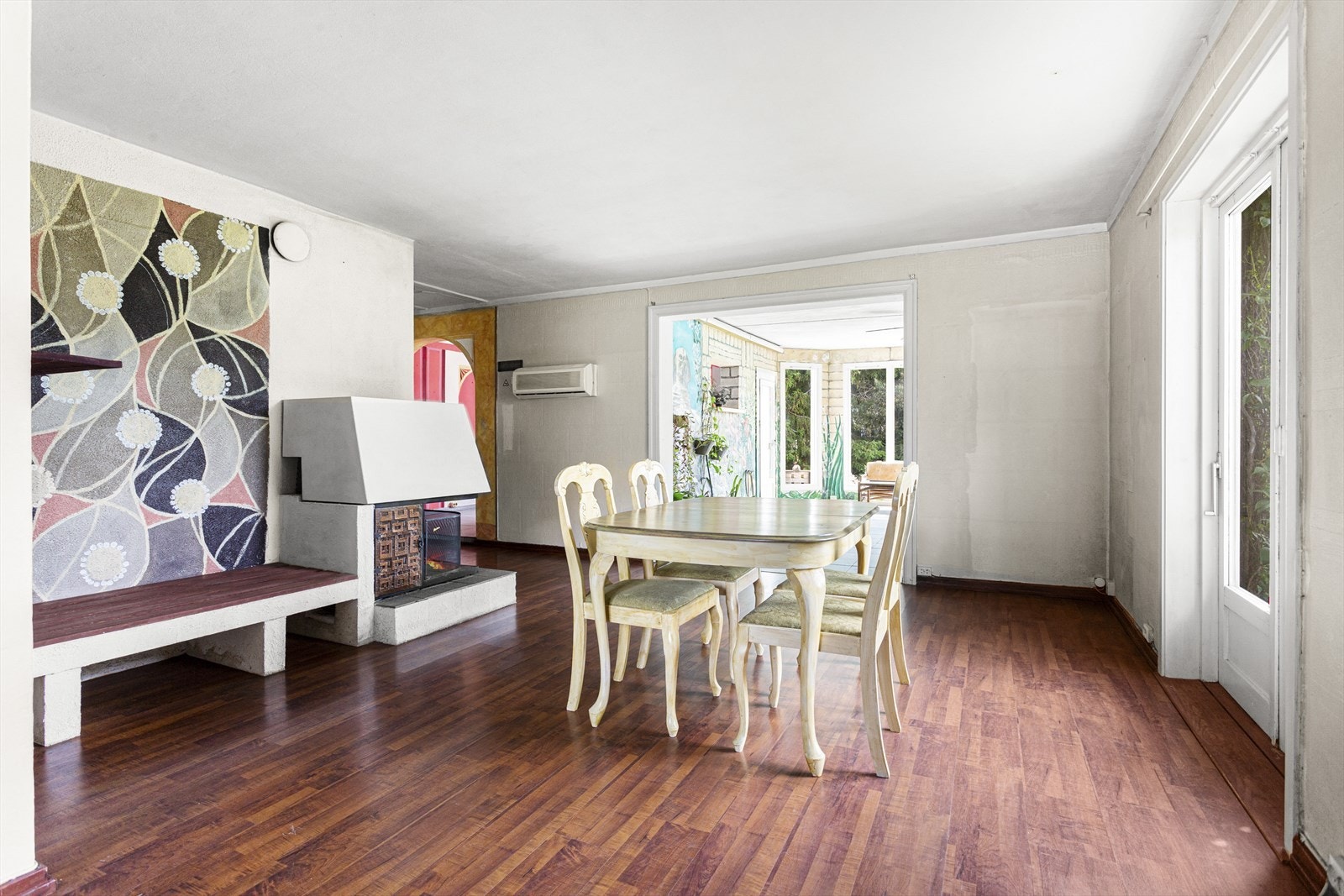 Fra stuen er det adgang til boligens vinterhagestue. Galleribilde