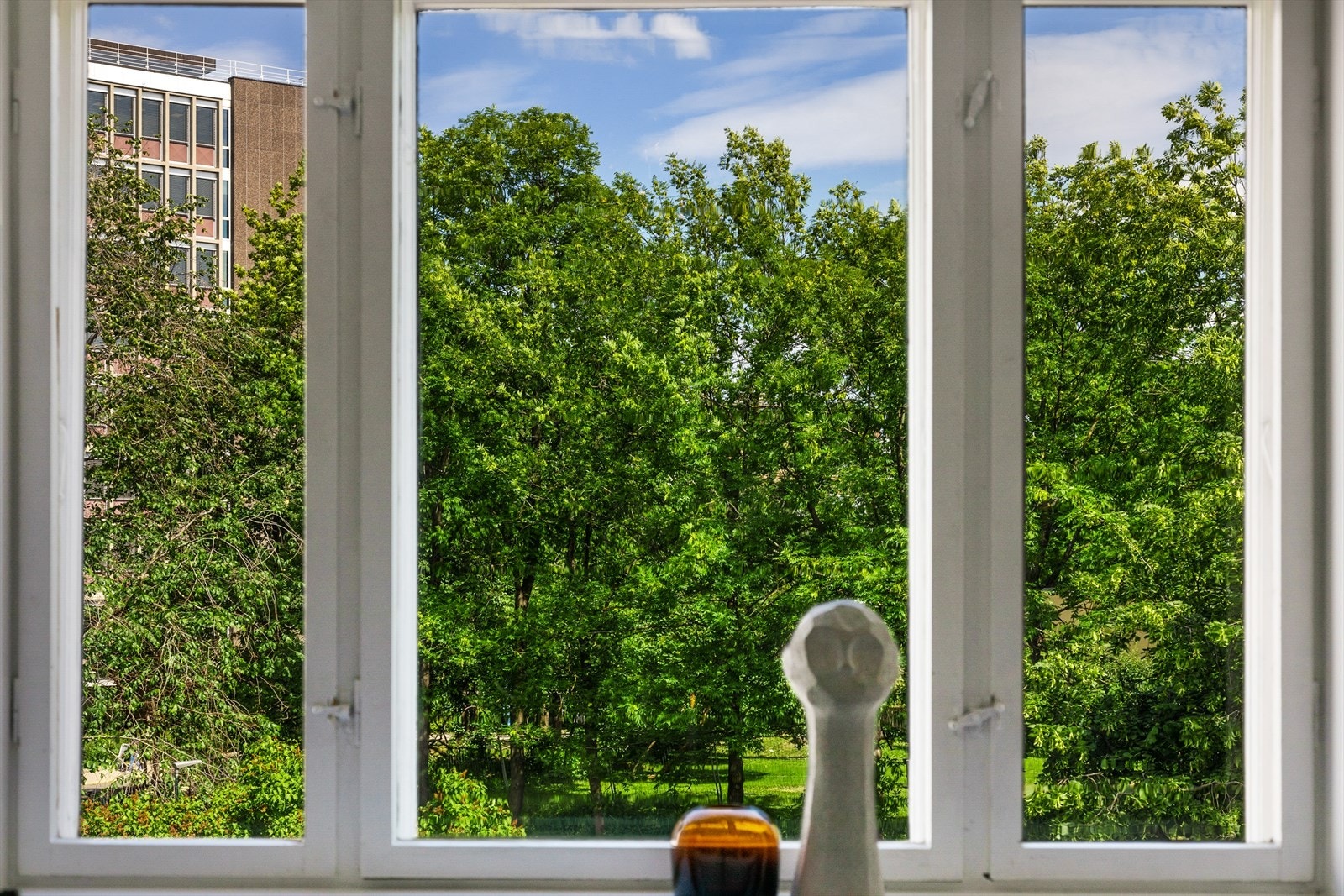 Stuen vender ut mot flotte grøntområder Galleribilde