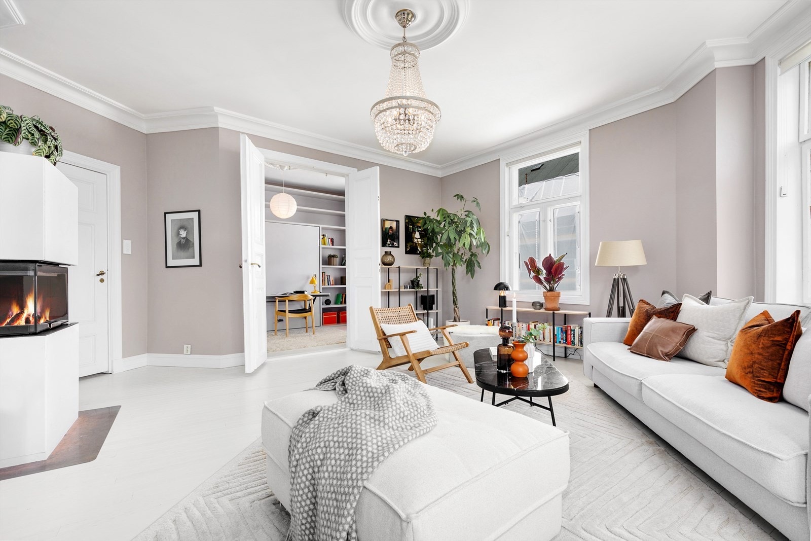 I 2020 ble det lagt nytt eikegulv i hele leiligheten, utenom baderommene Galleribilde