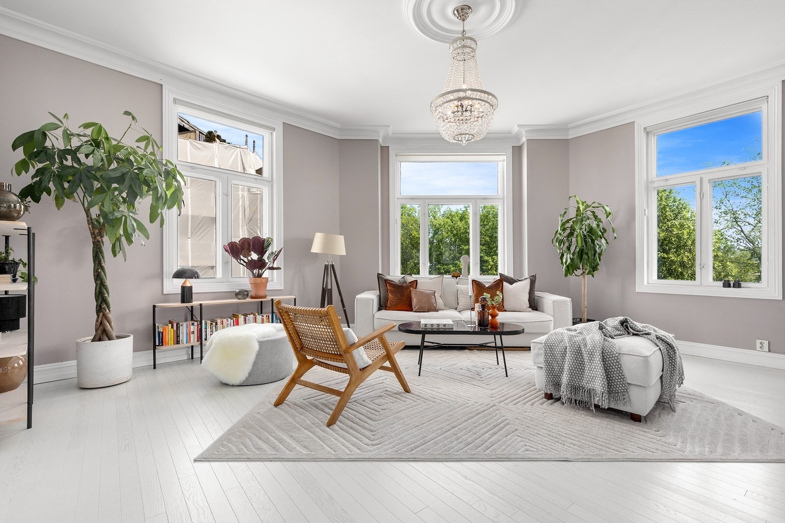 Hele leiligheten ble i 2021 malt i lekre og innbydende farger Galleribilde