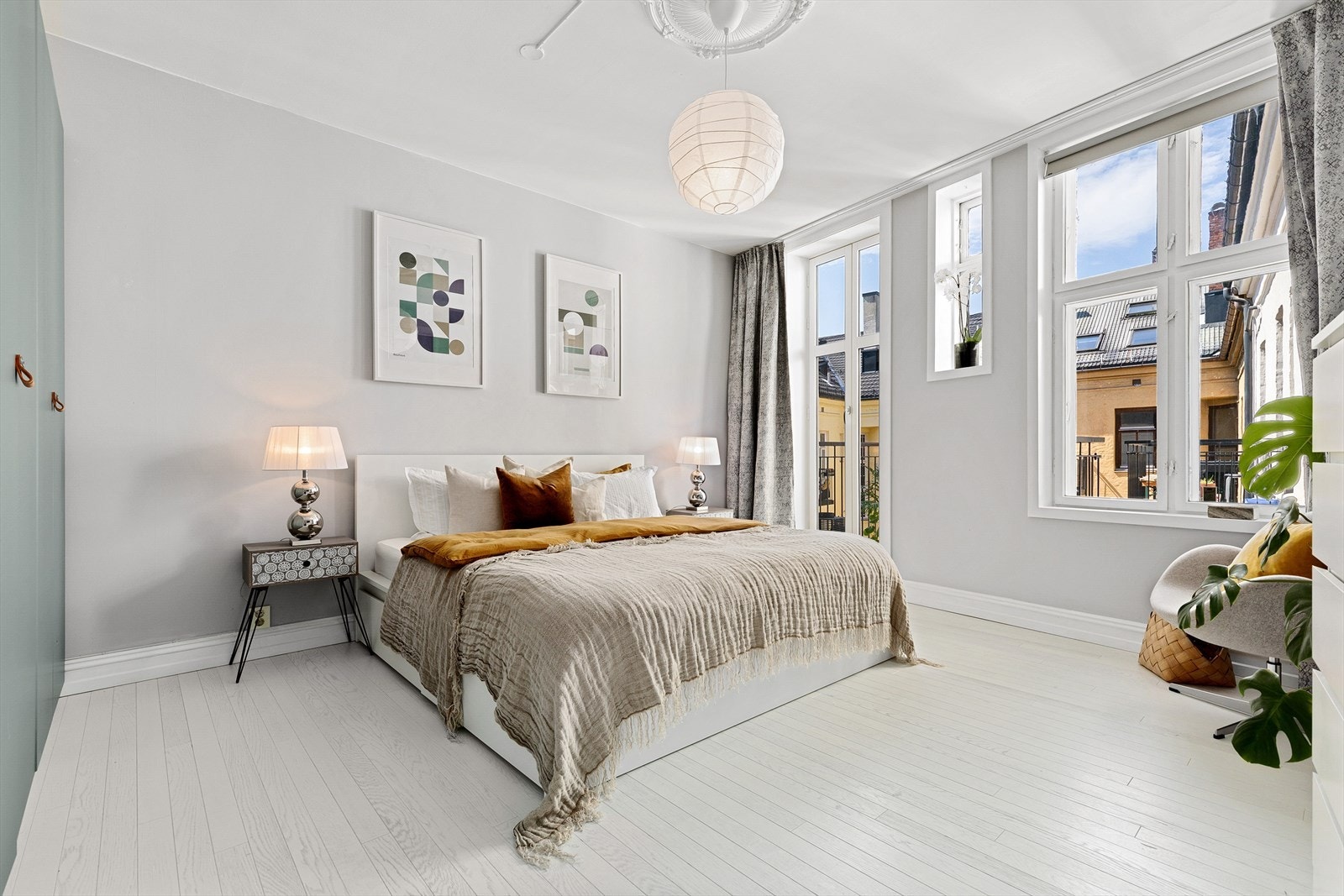 Hovedsoverom med god plass i innebygde skap Galleribilde