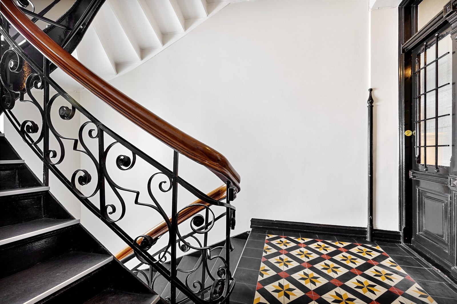 Klassisk og pent inngangsparti Galleribilde