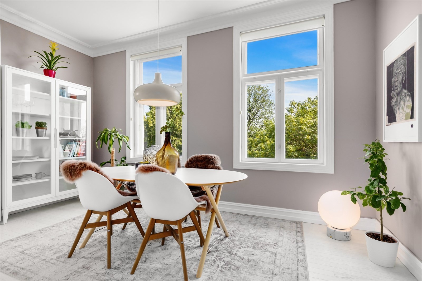 Hjørneleilighet, skjermet med fint, grønt utsyn mot Tinkern Galleribilde