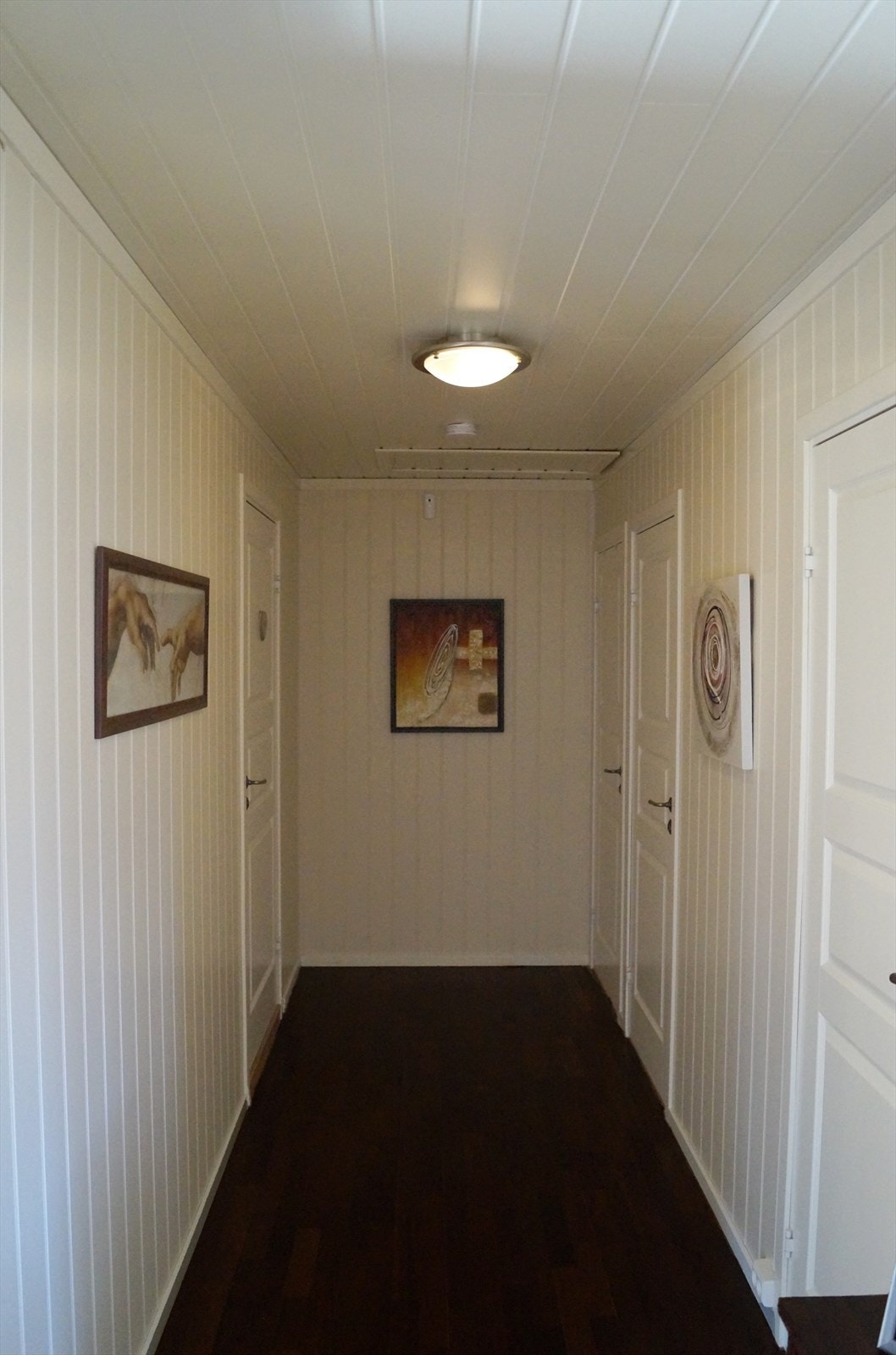 Innergang til bad og soverom, samt trapp til underetasje Galleribilde