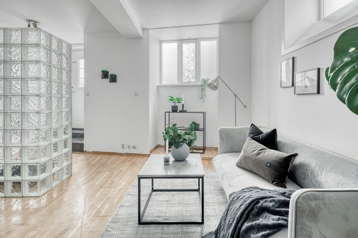 Leiligheten har åpen løsning mellom stue og kjøkken på 24,80 kvm Galleribilde