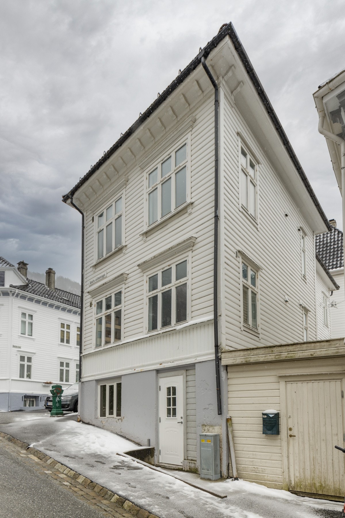 Leiligheten har privat inngangsdør fra gaten Galleribilde