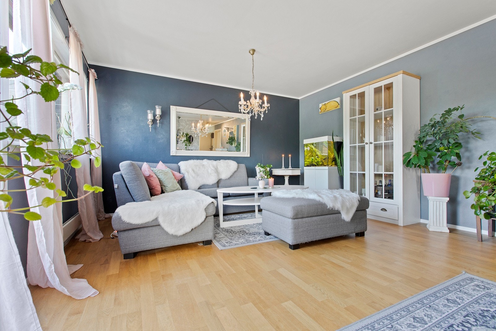 Leiligheten ligger i 3. etasje og har en lys og trivelig stue som får rikelig med dagslys. Galleribilde