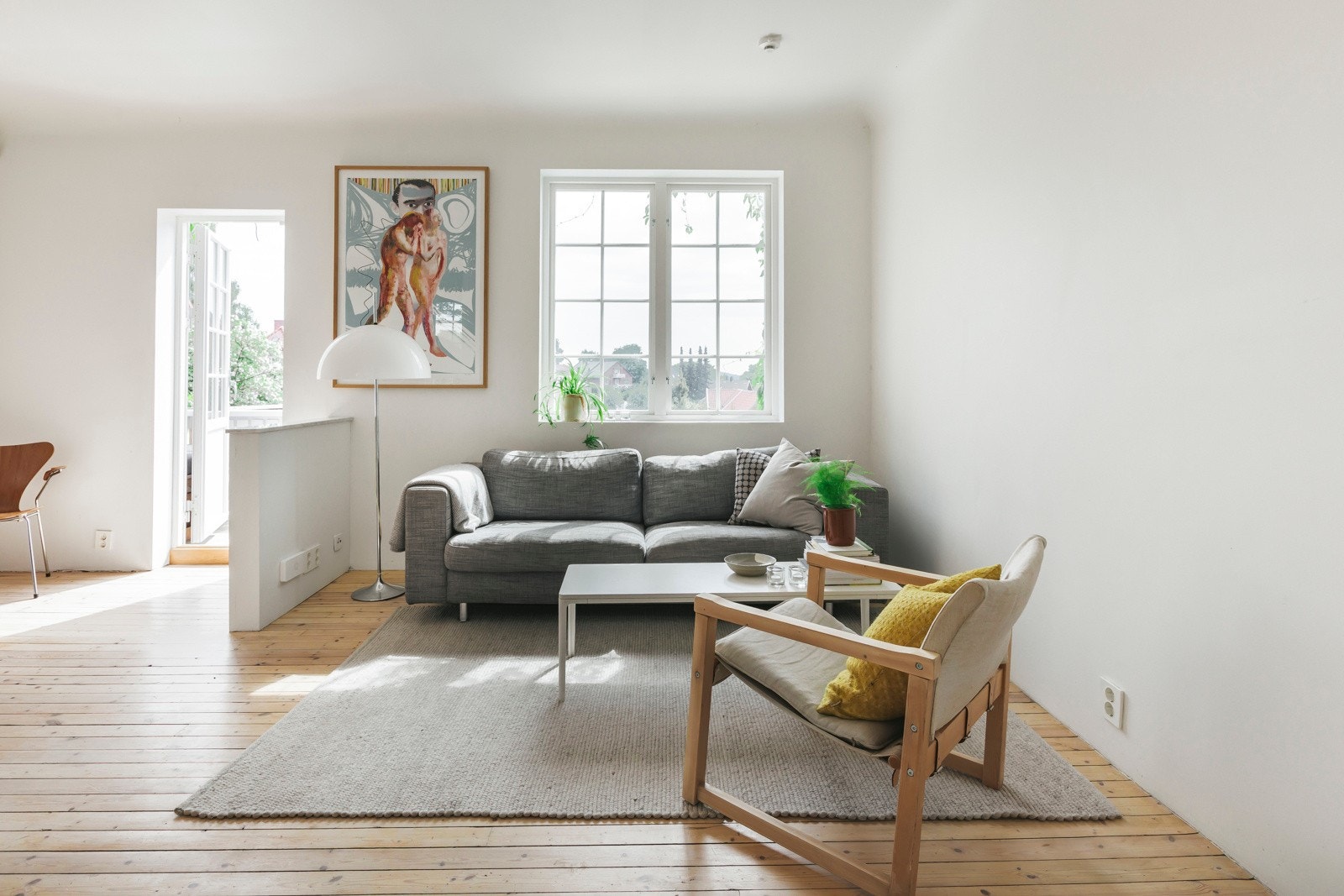 Stue med god plass til sofagruppe. Galleribilde