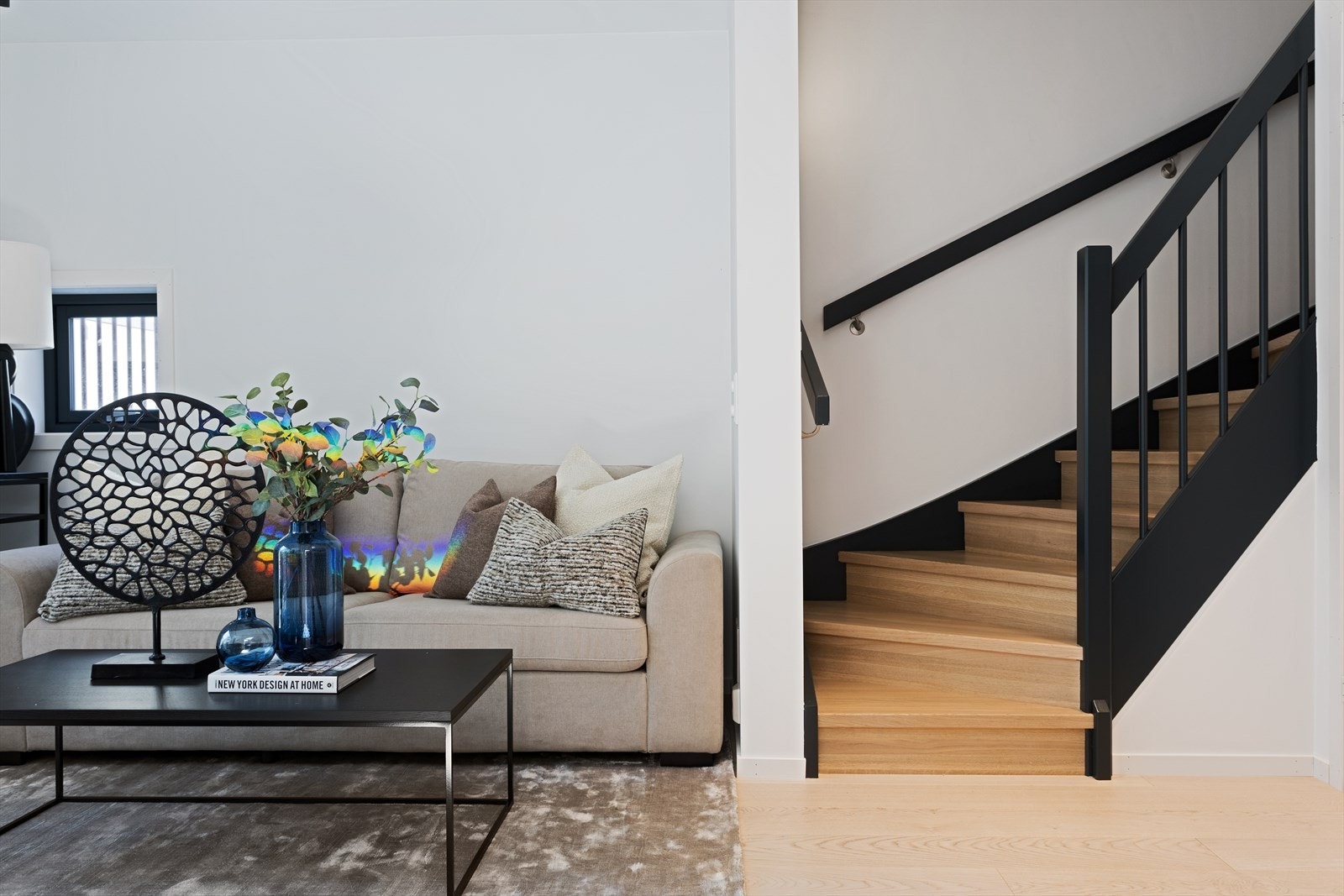 Stue med trapp til 2.etg Galleribilde