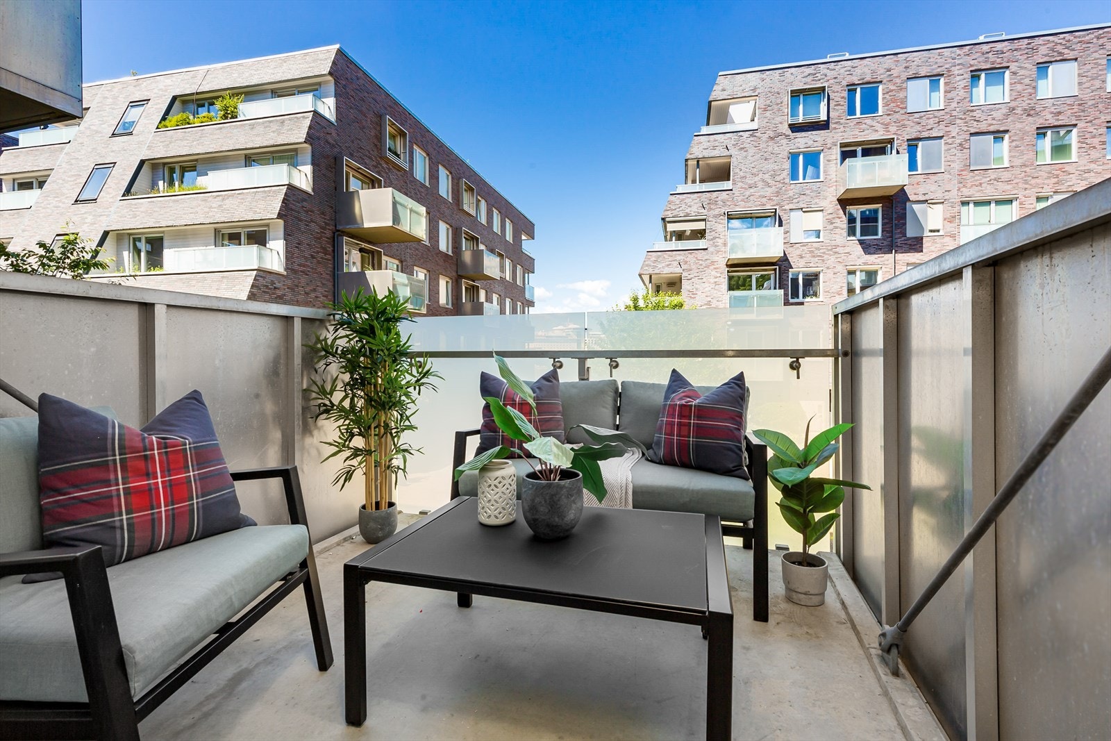 Denne er på 6 m² med plass til sittegruppe og tilhørende møblement. Galleribilde