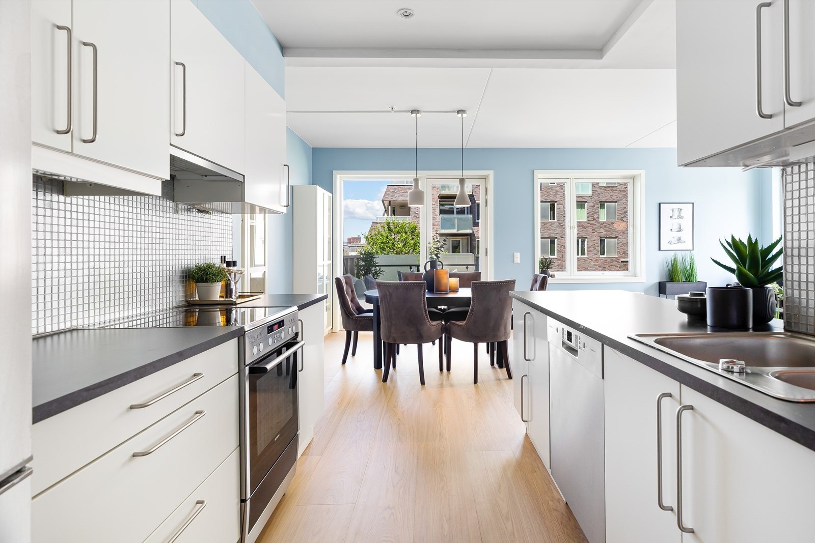 Rikelig med skap- og benkeplass! Galleribilde