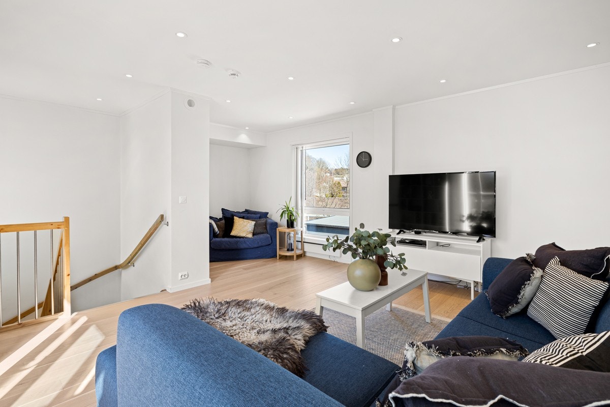 Loftstue med gode møbleringsmuligheter. Galleribilde