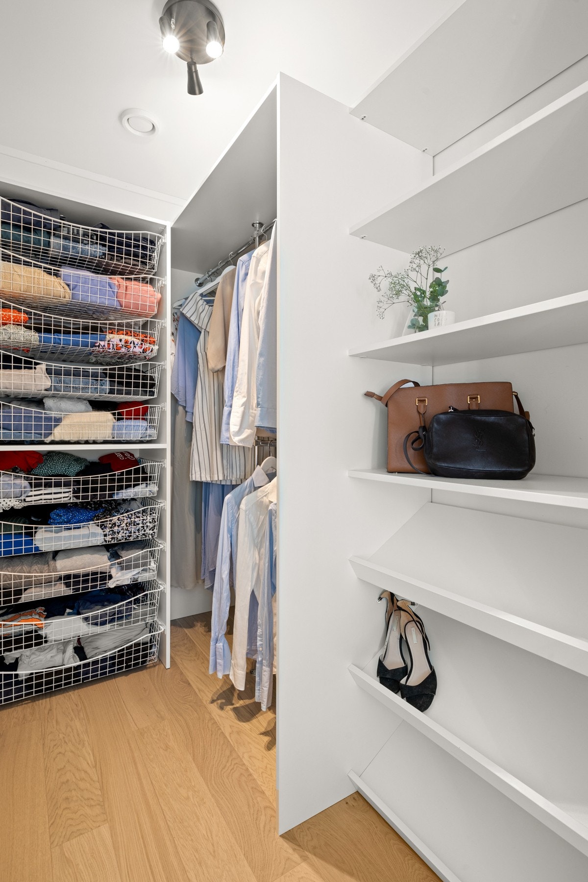 Smart klesoppbevaring for en ryddig garderobe. Galleribilde